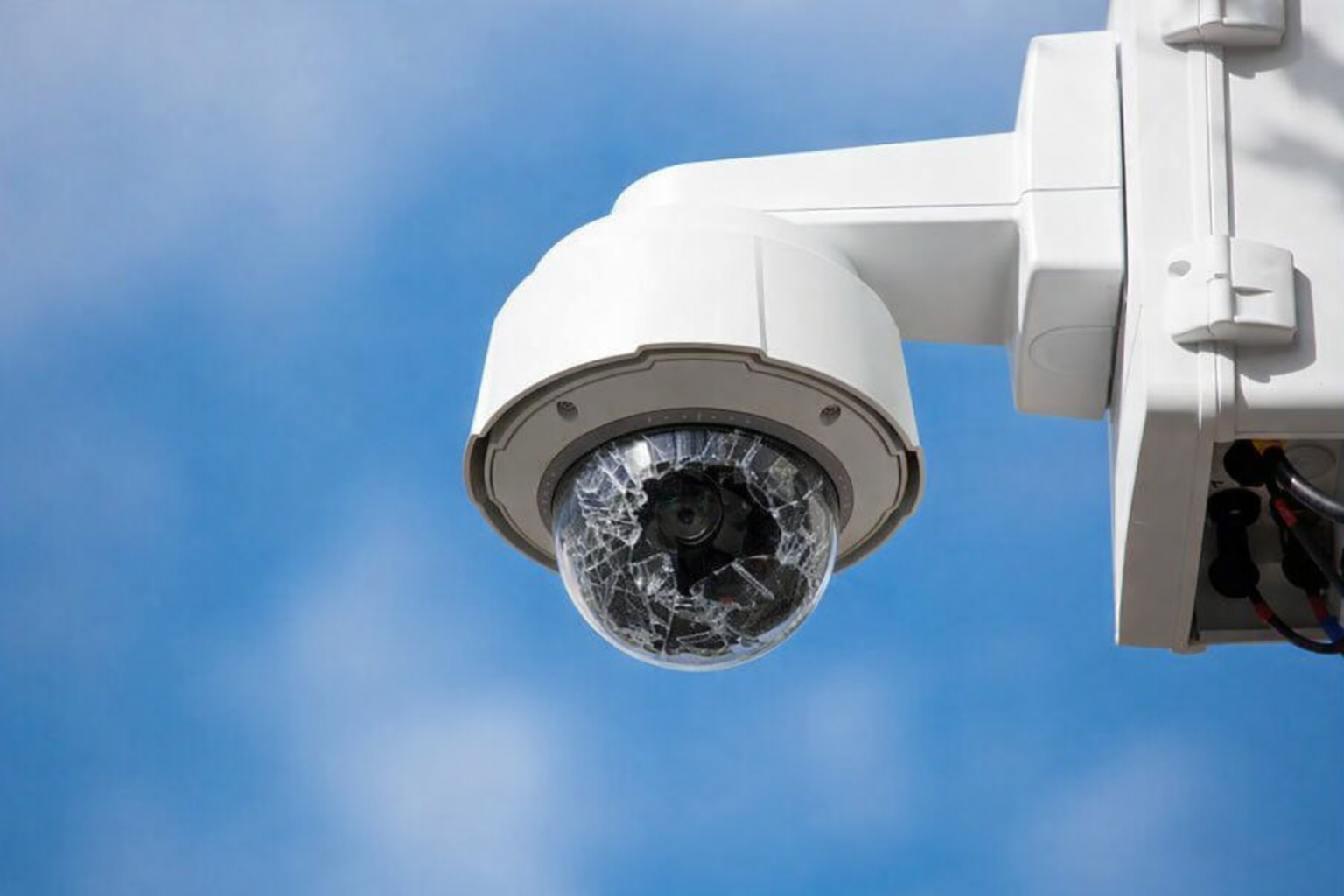 Domo dañado - cristal roto